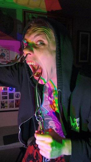 1M views · 7.3K reactions | I'm nOT TrIpPiN... YoUr tRIPpinnnn...﫠 If you feel like your seeing thing or hallucinating then my new light is doing it's job. This is just a lil test to see the effect this bad boy has when shooting video and boy is it immaculate  so many ideas! Not enough TIMEEEEE.  #fyp #humananatomy #psychedelic #colortheory #performer #auzzyblood | Auzzy Blood | Facebook