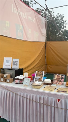 Cinnamonsugar🥨 on Instagram: "Things to Keep in Mind for Your Next Stall • Arrive 1 hour early to set up everything properly and calmly. • Carry your brand banner / standee so people instantly recognize your brand. • Have 1-2 team members with you - to assist customers and help record content. • Plan your content in advance (shots you want, BTS, customer reactions, display clips etc.) so you don’t waste time scrolling or thinking what to shoot. • Keep the display neat & minimal - don’t overcrow