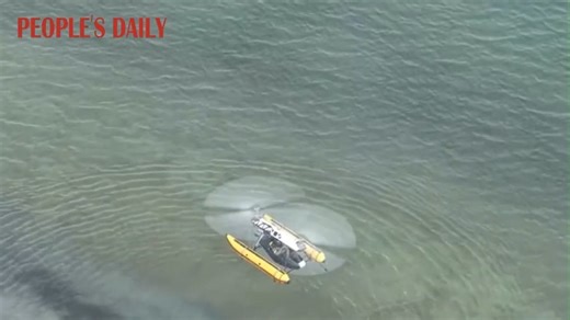 A China-developed vertical take-off and landing (VTOL) aircraft recently completed its first manned flight at 5,000 meters above sea level on the Qinghai-Tibet Plateau. This ultra-light aircraft, which weighs about the same as an adult human, can fly over 200 km at high speed while carrying a load at least 3 times its own weight, showing strong potential for emergency rescue and logistics support. | People's Daily, China
