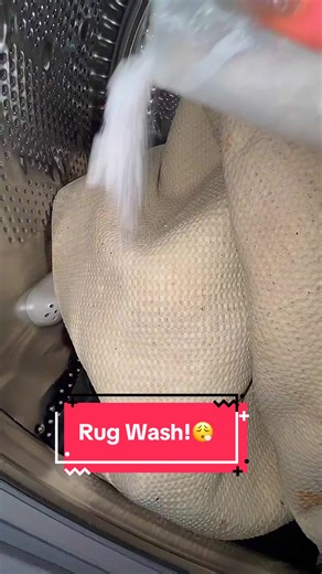 Quick mix laundry powder over load on my rugs! They needed it 😮‍💨 #laundrytokuk #laundrytok #cleantok #asmr #asmrsounds