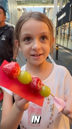 I Tried Tanghulu in Japan! 🍓🍇