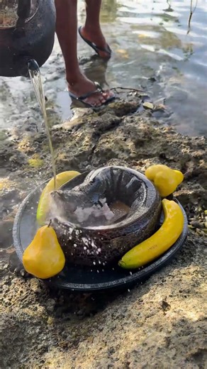 How to Fry Fresh Eel: Crispy Catch and Cook 🐍 #shortsfeed