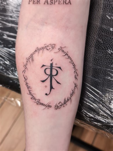 A cool lil one! #lotr #elvish #onering #oneringtorulethemall #lordoftherings