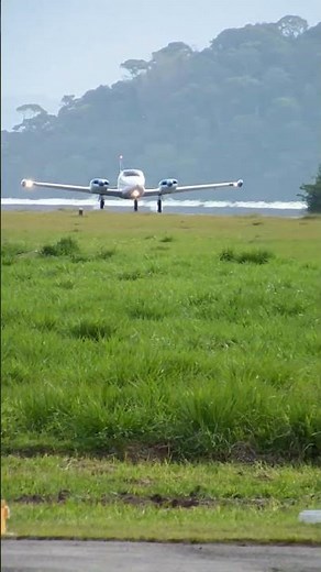 Piper Twin Comanche Landing #aviation #piper