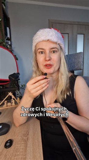 Ania | Programowanie w Javie | Mentoring w erze AI i po przerwie on Instagram: "Spokojnych Świąt 🎄🎄 dokładnie takich jakich potrzebujesz. W gronie osób, które kochasz i z którymi chcesz spędzać ten czas. A jeśli nie możesz - to pamiętaj by dbać o swoje granice💪🏻 Na nowy rok życzę Ci okazji do rozwoju📈 Rozwój nie bywa przyjemny, więc i odwagi by wytrwać, by pamiętać, że to mija i ma swój cel🫂 Na końcu strefy komfortu - jest rozwój 💪🏻 Żebyś miała odwagę kodować z AI jako pomocnikiem, nie w