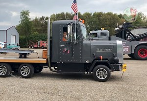 42K views · 894 reactions | Mini Truck: Autocar Version. Undersized Load ⚠️ driving around at truck shows | Miss Flatbed Red | Facebook