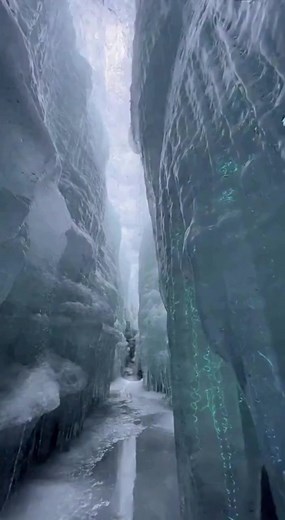 9.6K views · 128 reactions | Mars ice caps may contain thin seasonal meltwater channels, offering a rare refuge where cryogenic microbes could slowly metabolize in the dark. #SpaceX #fblifestyle #mars #discovery | Som MR | Facebook