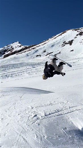 My first backflip on the snowboard 🏂 #snowboard#redbull#viral#explore#backflip🤟🤪