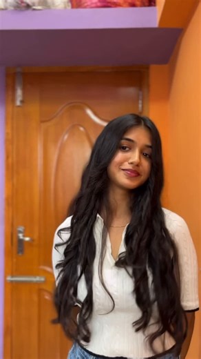 Loga Deepa | Model | Video Creator on Instagram: "Wireless automatic curler @ownair_india . . . . . . . . . . . . . . #reelsviral #explorepage #hairreels"