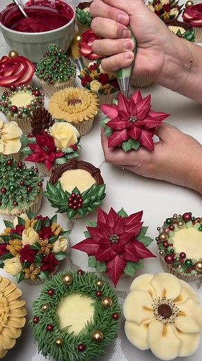 59K views · 1.3K reactions |  What’s November without a Black Friday sale?  My online tutorials are thoughtfully created, beautifully filmed, and broken down step-by-step so anyone can master flower piping. Join me online and take advantage of my big Black Friday sale.  www.kerrysbouqcakes.co.uk | Kerry's Bouqcakes | Facebook