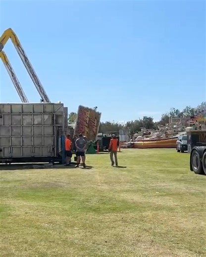 Calling all thrill-seeking, Bertie-Beetle-loving Gold Coasters! 🎢🍫 The Gold Coast show is rolling onto our lawns at the Broadwater Parklands - delivering rides, food, music and animals. WATCH LIVE at 5.30pm where #9News has your #EXCLUSIVE guide to this year's showbags! | 9 News Gold Coast