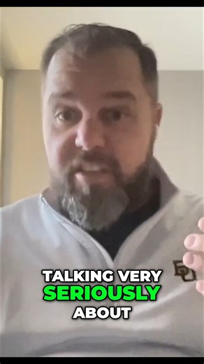 🤣 Remember the Dollar Shave Club viral ad? Still one of the best ever made. Mike and Blaine dug into why it hit so hard. It’s the CEO giving a serious tour of the warehouse while absolute chaos breaks out around him. Random gorilla. A guy zooming by on a cart. Weird stuff happening nonstop. And the CEO never breaks character. Serious talk about razor blades mixed with warehouse madness. It’s unforgettable and still worth a rewatch. If you need a laugh or a reminder of what real viral marketing 