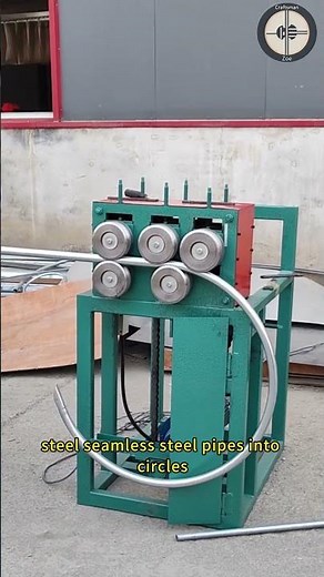 Workers use a pipe arc machine to roll stainless steel seamless steel pipes into circles