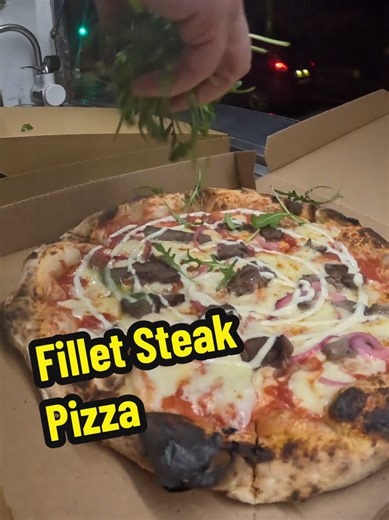 Delicious Fillet Steak Pizza with Parmesan Cream