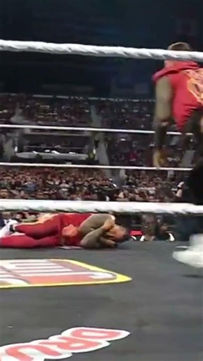 SOLO SIKOA SAVES LA KNIGHT FROM THE USOS AGAIN!!🔥🔥