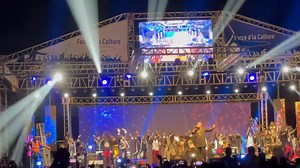 89K views · 5.4K reactions |  Floby sur sa chanson Ouaga zeune NB: Tabis, celle qui a lancé le challenge de la chanson est également montée pour danser | Azimut | Facebook