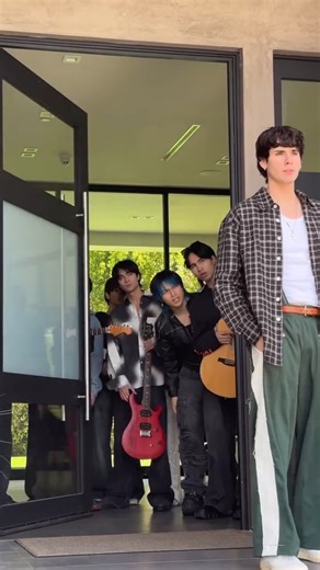 Where do we go¿…👀🎤 | Johnny Valentine