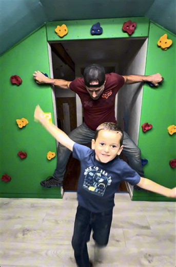 ❤️ 💚 💛 💙 Climbing wall ✅ ❤️ 💚 💛 💙 Support our family owned business here👇 kingstonsworkshop.myshopify.com @Kingston's Workshop @Milwaukee Tool #surprisekid #climb #diy #build #family