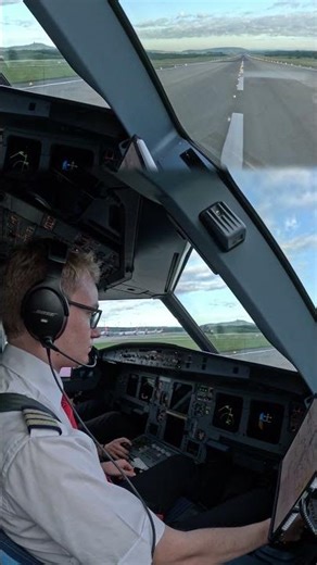 Cockpit Take-Off Runway 32 in Zurich | A320