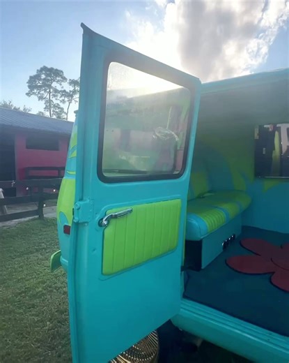 Kodak Black's mystery machine van on 24's Daytons