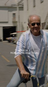 Kelsey Grammer has entered the building! #Frasier Season 2 is officially in production. 🎬 Peri Gilpin will return as a recurring guest star this season to reprise her role as Roz Doyle. | Paramount