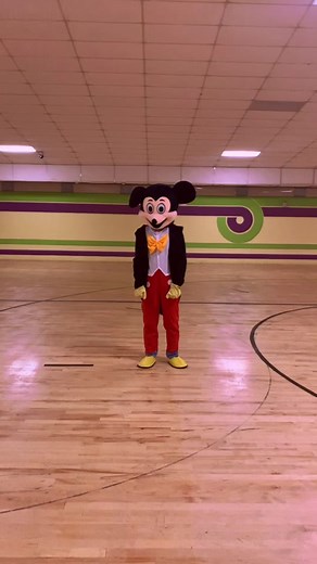 Come see Mickey and Minnie Mouse at the Dover Skating Center Friday the 26th! #doverskatingcenter #mickeymouse #minniemouse #skatelife
