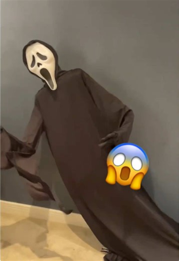 Exploring the Ghostface Animatronic from Spirit Halloween