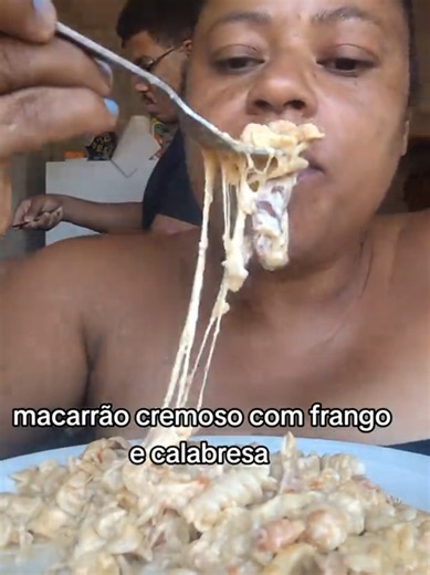 Macarrão Cremoso com Frango e Calabresa: Ficou uma Delícia!