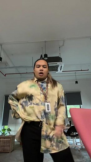 Energetic Multifandom Movements in Indoor Setting