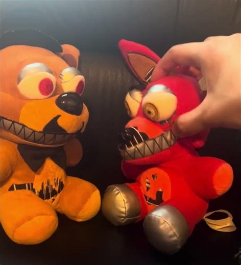 Nightmare Foxy asks Nightmare Freddy if he believes if aliens are real! 😅🦊🐻👽👾🛸