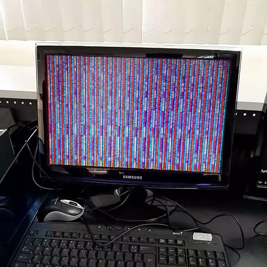 O que acontece quando a memória RAM é removida com o PC ligado? (SENAI)