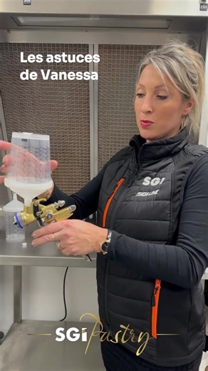 💡 Les astuces de Vanessa - Mise en place rapide des godets RPS Le système breveté ¼ de tour SATA et la valve de mise à l’air libre rendent l’utilisation des godets RPS multi-usages rapide et intuitive. Ils permettent un changement rapide de couleur sans avoir à nettoyer le pistolet. Découvrez en vidéo la technique pour la mise en place et le retrait du godet ! Contactez-nous : contact@sgi-pastry.com Découvrez nos produits et commandez sur : www.sgi-pastry.com #SGIPastry #MatérielPâtisserie #SAT