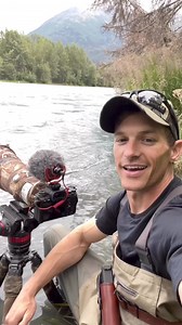 “Right time right place” is an under statement. Check out this wonderful moment. • #SharingAlaska by Mitch McPherson • #alaska #wildlife #blackbear #wildlifephotography #adventure | Sharing Alaska