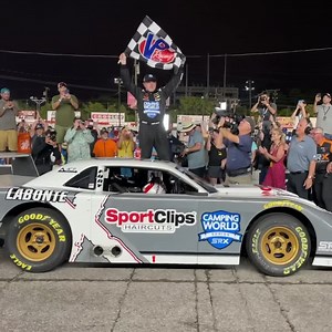 Bobby Labonte wins tonight’s #SRX race at Nashville Fairgrounds Speedway 🏁 | Racing America