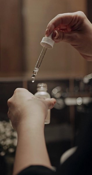 Demonstration of the usage of the serum on the skin and face