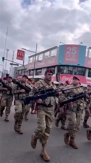 DESFILE MILITAR EN SAN MIGUEL POR EL 25 DE MAYO 🇦🇷💪🏽#ejercitoargentino
