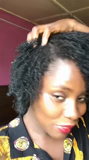 ✨ As microlocs têm o seu próprio tempo.Cada fio, cada fase, cada mudança faz parte do processo de amadurecimento do cabelo.Não apresse o que está florescendo — respeite o ritmo, confie na jornada e celebre cada etapa. 🌿#Microlocs #PaciênciaÉBeleza #TrançasComHistória | Alígia Jenny