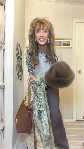 Chic Outfit Ideas for Women Over 50