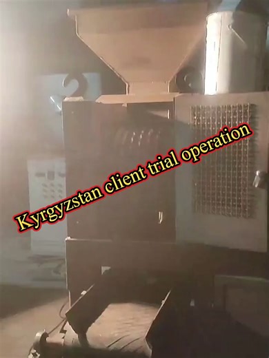 The rolling mill is a key equipment for forming powdered materials, which aggregates difficult to form powders into balls through double roll extrusion. It has a wide range of applications, can handle various industrial wastes and raw materials, has stable molding effects, and helps facilitate the transportation and recycling of materials.#Carbonblackballpress#Bentoniteballpress#Aluminumaluminaballpress#Siliconaluminumoreballpress#Calciumcarbideslagballpress#Sludgeballpress#Coppermudballpress#As