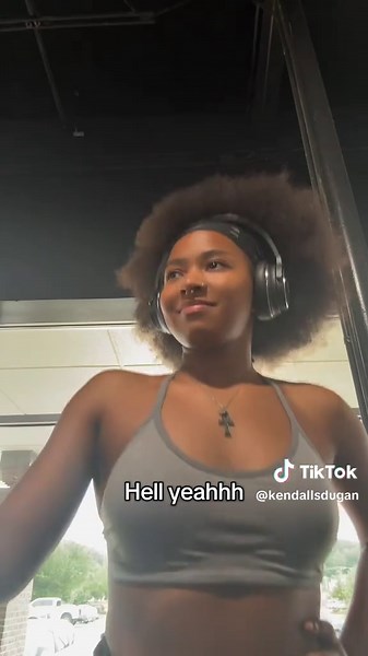 Inspiring Gym Moments: Cheering for Strong Women