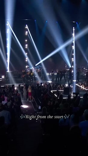 Kelly Clarkson & P!NK Duet 'Just Give Me A Reason' at iHeartRadio Music Awards 2023