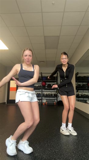 fvd 👩‍❤️‍💋‍👩 @maurna🌱