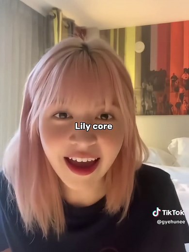 Lily Morrow Reveals Emotional Moment with a Chicken | Nmixx Core Highlights