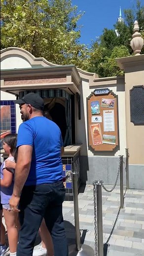 Meet Donkey from Shrek at Universal Studios! 🐴 Fun Photo Ops and Hilarious Conversations!