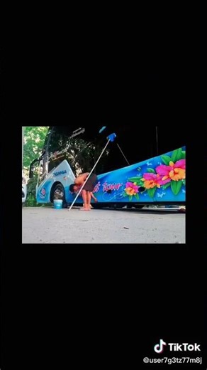 วิไล​รัตน์​ ทัวร์