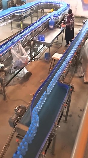 افغانستان خودکفا؛ این هم یکی از بزرگ‌ترین فابریکه‌های تولید آب معدنی کشور است. | Roz News