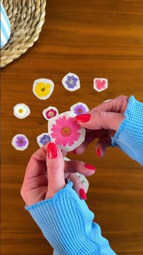 🌸 Easy pressed flower stickers! #sticker #crafts
