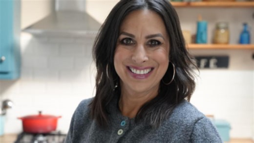 ‘Triple threat’ - Virgin Media star Lucy shares snaps with look-alike sisters