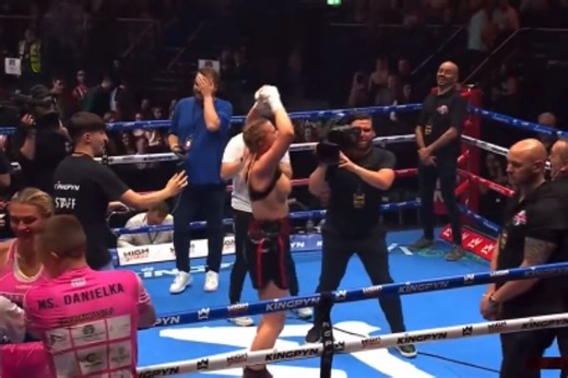 Daniella Hemsley flashes crowd after Kingpyn Boxing victory to 'express' herself