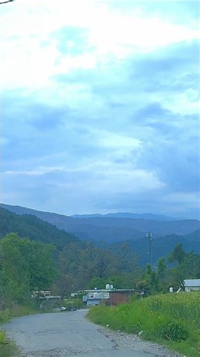 Pahado mai simpl life#uttrakandi #travel #youtubeshorts #song #